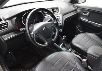 Подержанный автомобиль Kia Rio Hatchback 2016 года (10 фото)