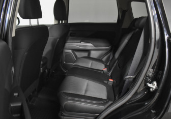 Подержанный автомобиль Mitsubishi Outlander 2019 года (11 фото)