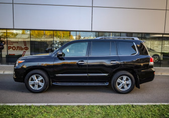 Подержанный автомобиль Lexus LX 2012 года (7 фото)