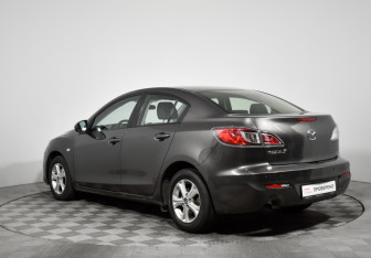 Подержанный автомобиль Mazda 3 Sedan 2012 года (5 фото)