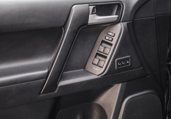 Подержанный автомобиль Toyota Land Cruiser Prado 2018 года (24 фото)