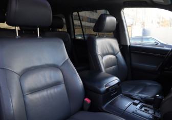 Подержанный автомобиль Toyota Land Cruiser Suv 2008 года (11 фото)