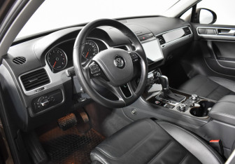 Подержанный автомобиль Volkswagen Touareg 2014 года (9 фото)