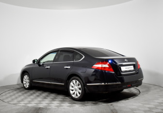 Подержанный автомобиль Nissan Teana 2009 года (7 фото)
