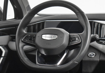 Подержанный автомобиль Geely Atlas 2024 года (14 фото)
