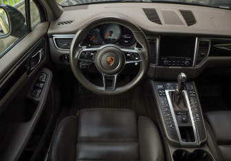 Подержанный автомобиль Porsche Macan 2016 года (12 фото)