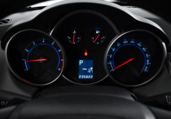 Подержанный автомобиль Chevrolet Cruze Sedan 2011 года (17 фото)