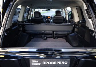 Подержанный автомобиль Toyota Land Cruiser Suv 2013 года (29 фото)