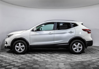 Подержанный автомобиль Nissan Qashqai 2020 года (8 фото)