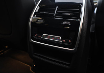 Подержанный автомобиль BMW X6 2020 года (12 фото)