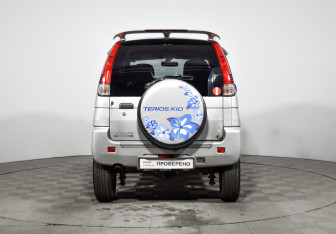 Подержанный автомобиль Daihatsu Terios 2004 года (6 фото)