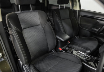 Подержанный автомобиль Mitsubishi Outlander 2020 года (20 фото)