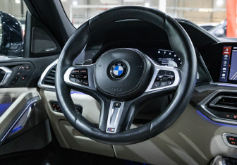 Подержанный автомобиль BMW X6 2020 года (17 фото)