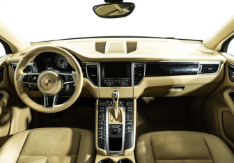 Подержанный автомобиль Porsche Macan 2015 года (13 фото)