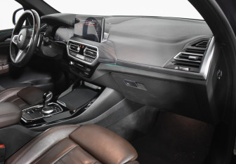 Подержанный автомобиль BMW X3 2021 года (12 фото)
