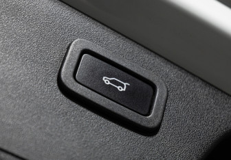 Подержанный автомобиль Jaguar E-Pace 2018 года (21 фото)