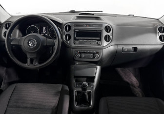 Подержанный автомобиль Volkswagen Tiguan 2012 года (15 фото)