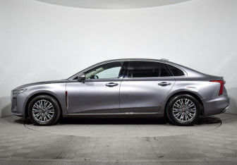 Подержанный автомобиль Hongqi H5 2023 года (8 фото)