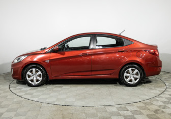Подержанный автомобиль Hyundai Solaris Sedan 2011 года (8 фото)