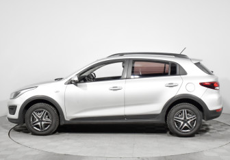 Подержанный автомобиль Kia Rio Hatchback 2020 года (8 фото)