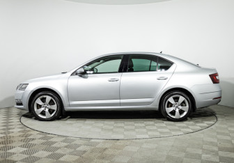 Подержанный автомобиль Skoda Octavia Liftback 2019 года (8 фото)