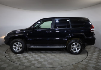 Подержанный автомобиль Toyota Land Cruiser Prado 2007 года (8 фото)