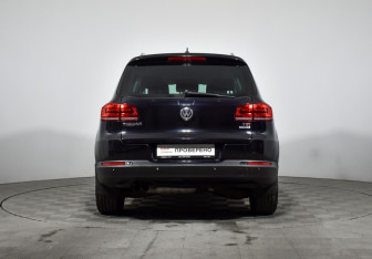 Подержанный автомобиль Volkswagen Tiguan 2016 года (6 фото)
