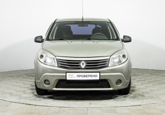 Подержанный автомобиль Renault Sandero 2011 года (2 фото)