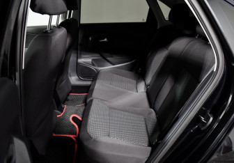 Подержанный автомобиль Volkswagen Polo Sedan 2013 года (11 фото)