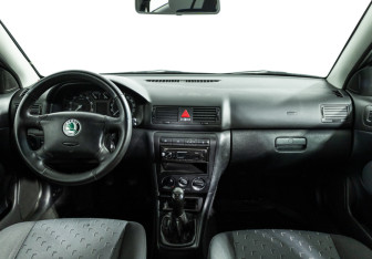 Подержанный автомобиль Skoda Octavia Wagon 2009 года (13 фото)