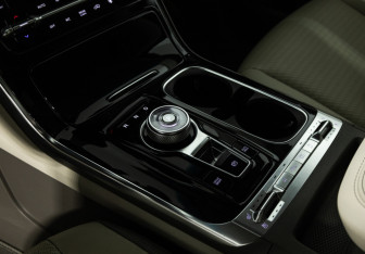 Подержанный автомобиль Kia Carnival 2022 года (21 фото)