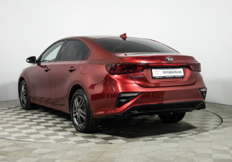 Подержанный автомобиль Kia Cerato Sedan 2019 года (7 фото)