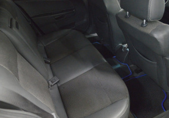 Подержанный автомобиль Opel Astra Sedan 2010 года (13 фото)