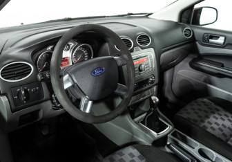 Подержанный автомобиль Ford Focus Hatchback 2008 года (11 фото)