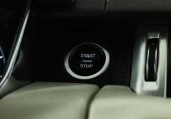 Подержанный автомобиль Land Rover Range Rover 2013 года (16 фото)