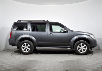 Подержанный автомобиль Nissan Pathfinder 2013 года (4 фото)