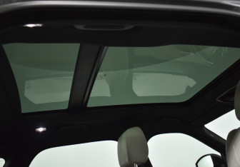 Подержанный автомобиль Land Rover Range Rover Velar 2018 года (15 фото)