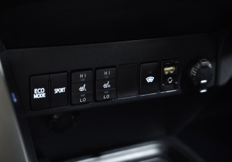 Подержанный автомобиль Toyota RAV4 2017 года (17 фото)