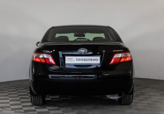Подержанный автомобиль Toyota Camry Sedan 2010 года (6 фото)