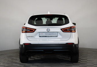 Подержанный автомобиль Nissan Qashqai 2021 года (6 фото)