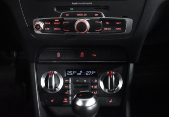 Подержанный автомобиль Audi Q3 2014 года (15 фото)