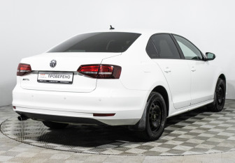 Подержанный автомобиль Volkswagen Jetta Sedan 2016 года (5 фото)