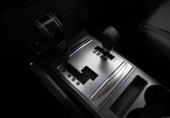 Подержанный автомобиль Mitsubishi Pajero 2012 года (12 фото)