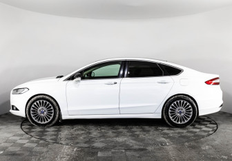 Подержанный автомобиль Ford Mondeo Sedan 2015 года (8 фото)