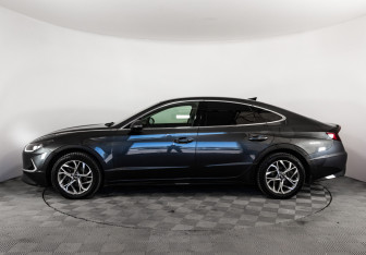 Подержанный автомобиль Hyundai Sonata 2020 года (10 фото)