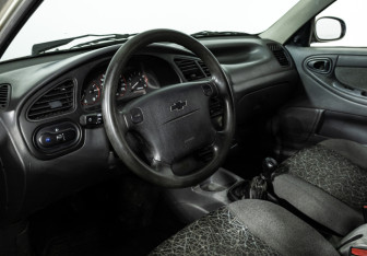 Подержанный автомобиль Chevrolet Lanos 2008 года (11 фото)