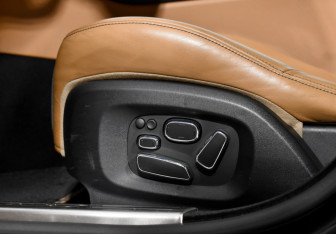 Подержанный автомобиль Jaguar XJ 2011 года (10 фото)