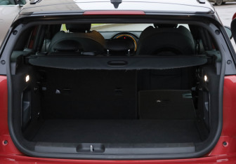 Подержанный автомобиль MINI Clubman Wagon 2019 года (32 фото)