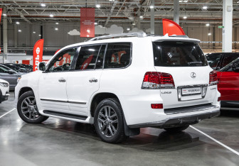 Подержанный автомобиль Lexus LX 2013 года (10 фото)