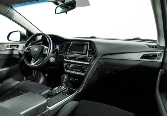 Подержанный автомобиль Hyundai Sonata 2017 года (9 фото)